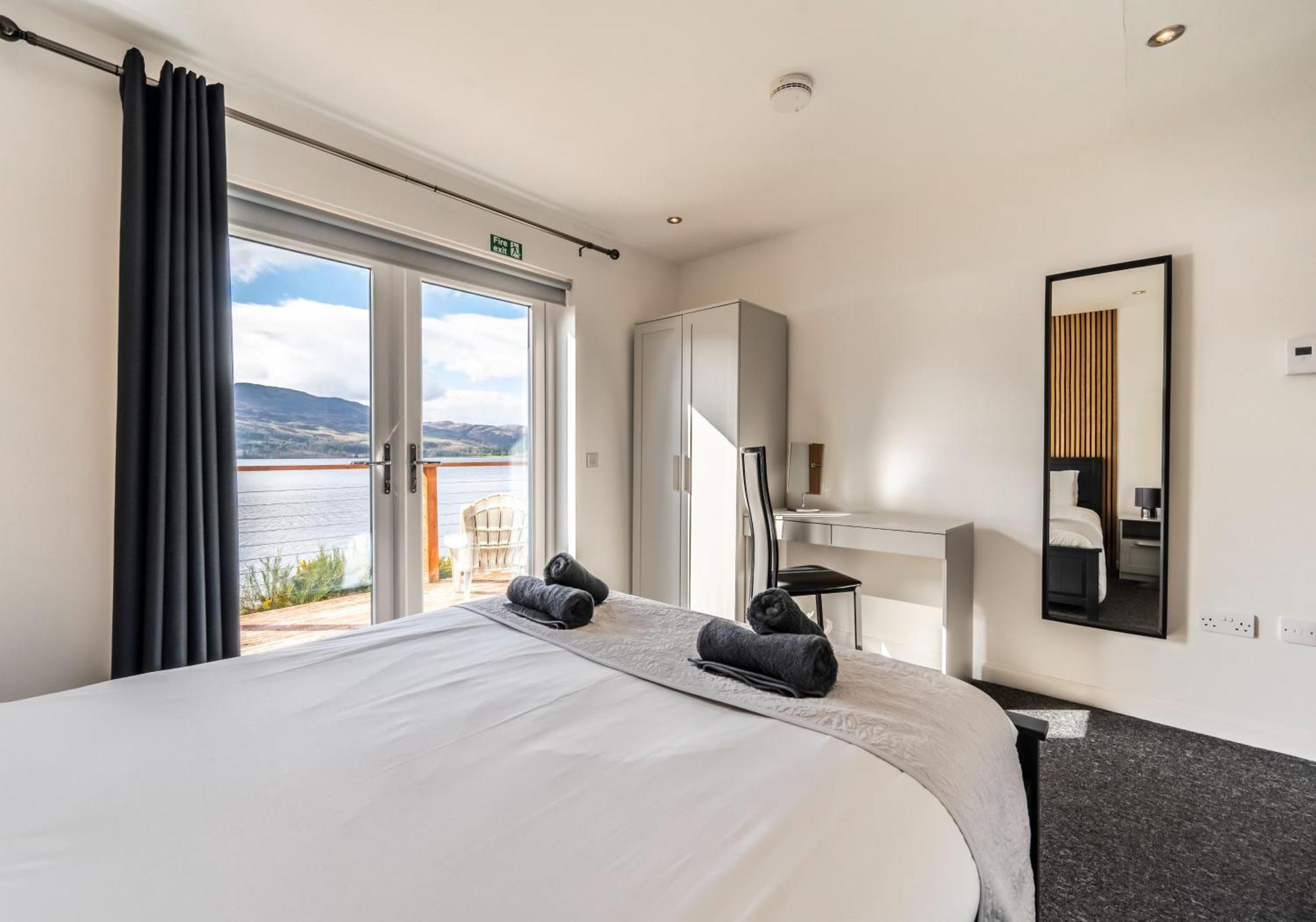 Shoreland Lodges - Cherry Lodge Форт Аугустус Екстериор снимка