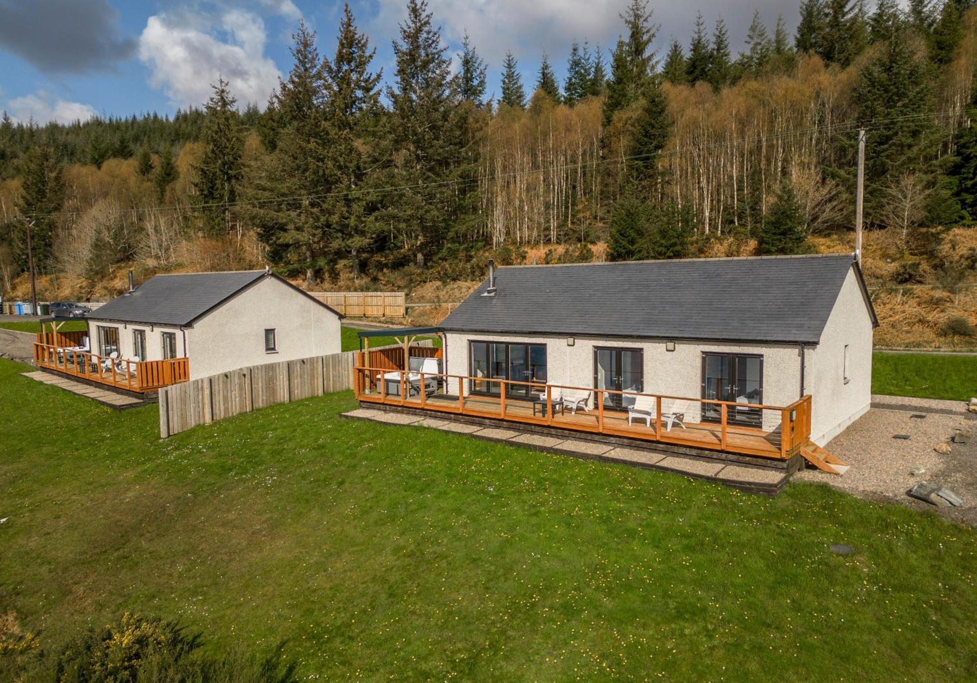 Shoreland Lodges - Cherry Lodge Форт Аугустус Екстериор снимка